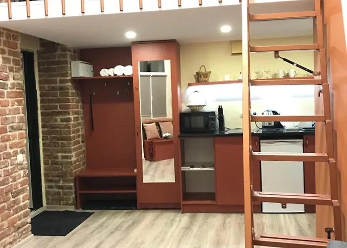 Center Avenue 23 Apartment *